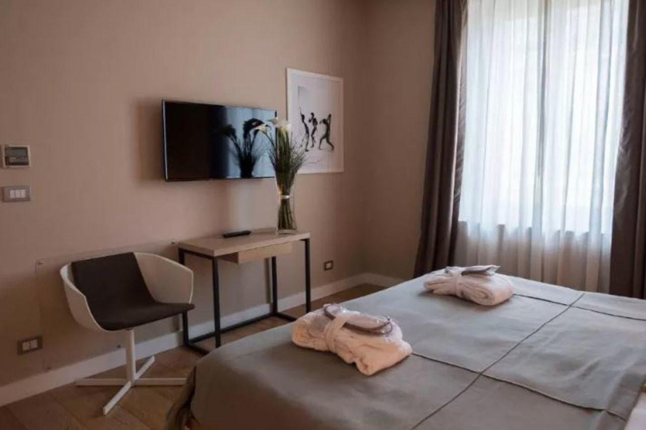 เอสกาลุส ลักชัวรี สวีท เวโรนา อพาร์ตโฮเทล Hotel ภายนอก รูปภาพ
