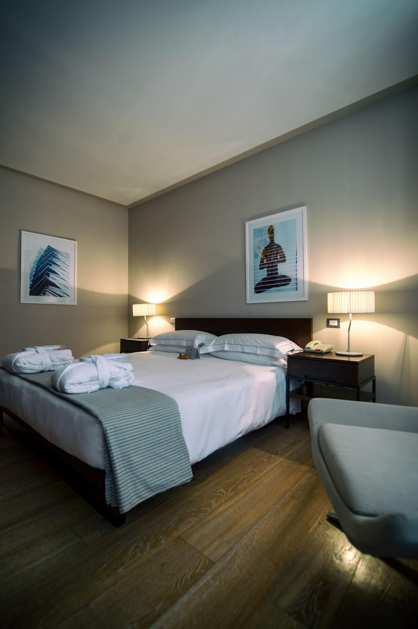 เอสกาลุส ลักชัวรี สวีท เวโรนา อพาร์ตโฮเทล Hotel ภายนอก รูปภาพ