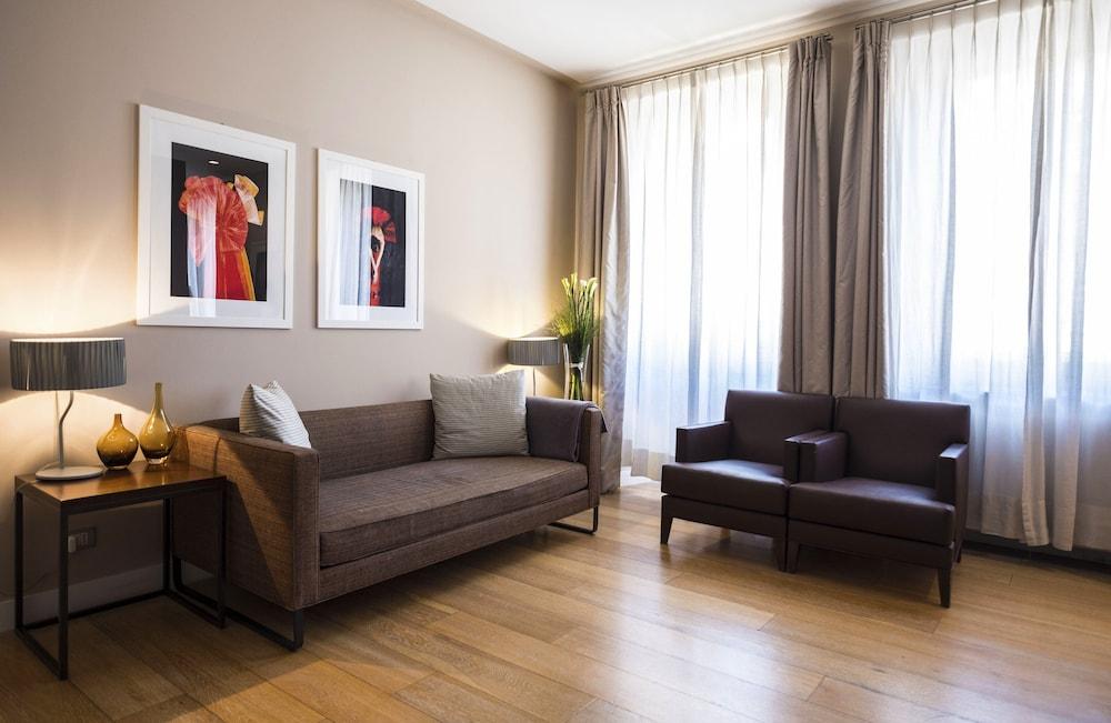 เอสกาลุส ลักชัวรี สวีท เวโรนา อพาร์ตโฮเทล Hotel ภายนอก รูปภาพ