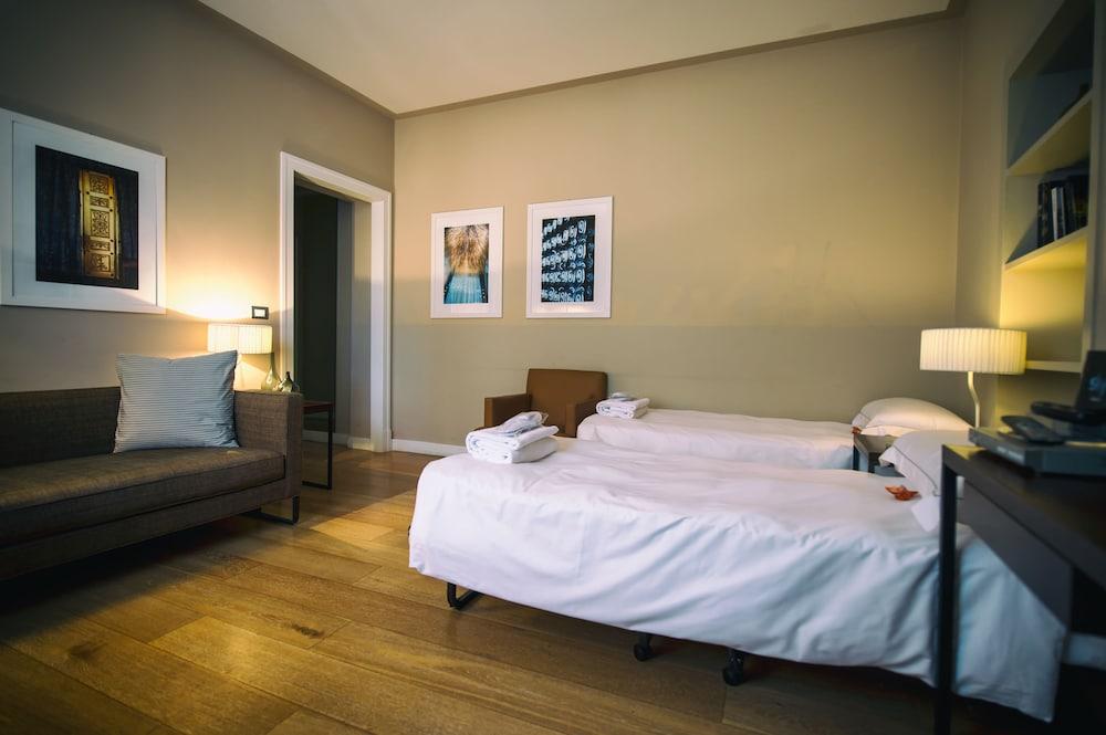 เอสกาลุส ลักชัวรี สวีท เวโรนา อพาร์ตโฮเทล Hotel ภายนอก รูปภาพ