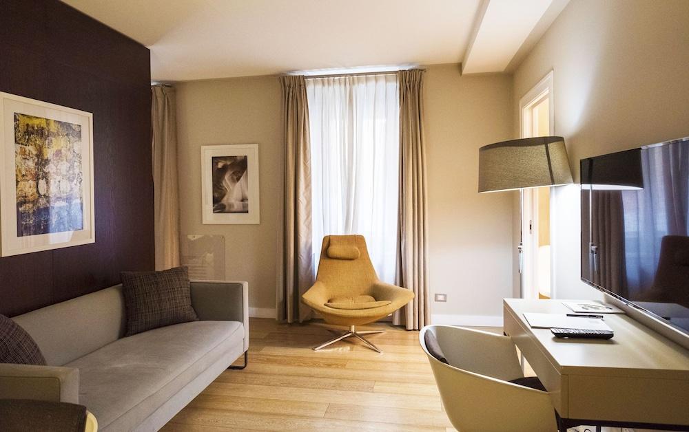 เอสกาลุส ลักชัวรี สวีท เวโรนา อพาร์ตโฮเทล Hotel ภายนอก รูปภาพ