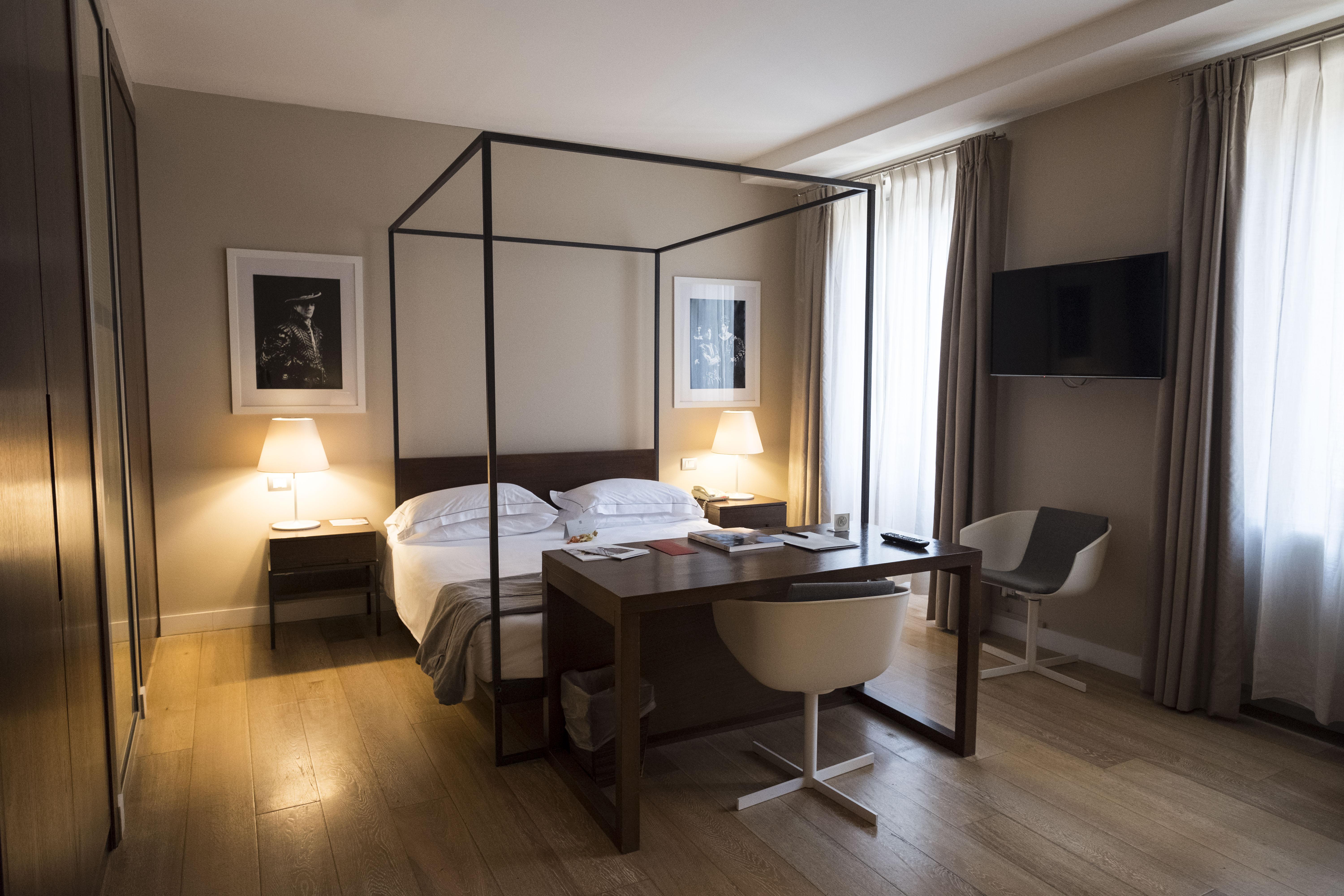 เอสกาลุส ลักชัวรี สวีท เวโรนา อพาร์ตโฮเทล Hotel ภายนอก รูปภาพ