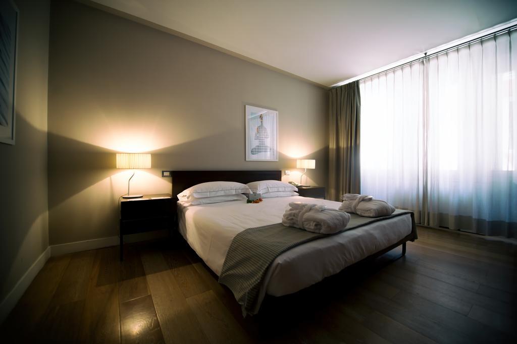 เอสกาลุส ลักชัวรี สวีท เวโรนา อพาร์ตโฮเทล Hotel ภายนอก รูปภาพ