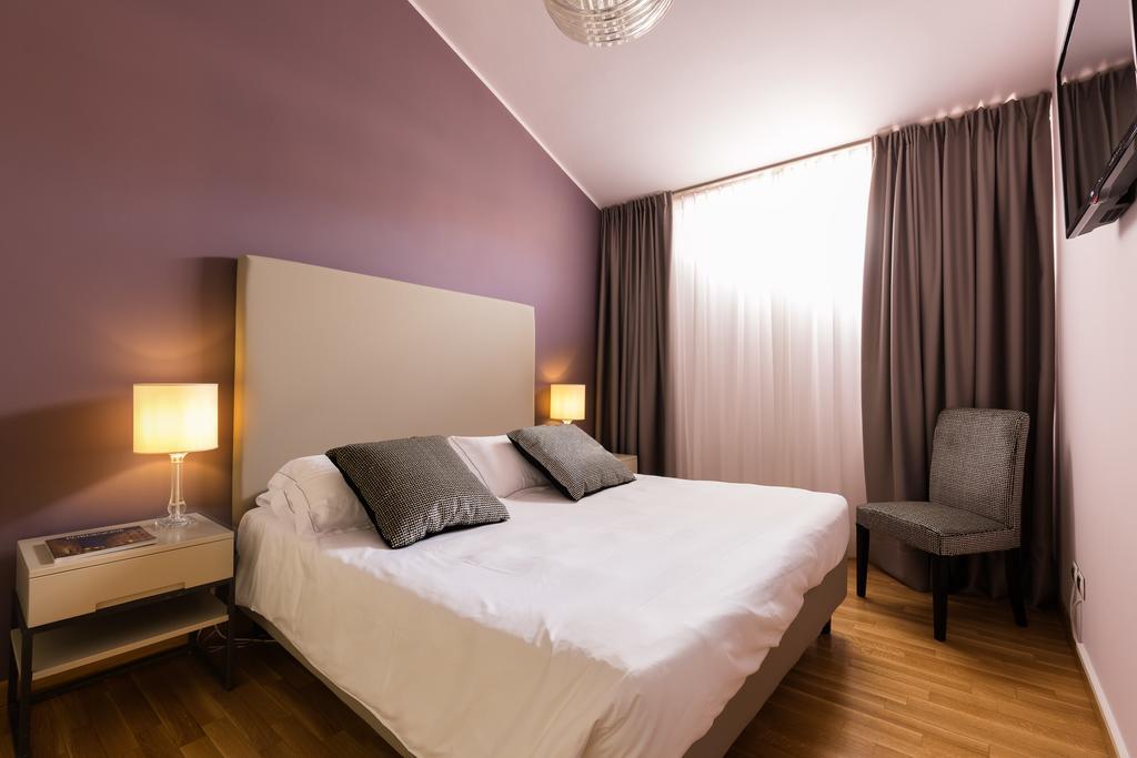 เอสกาลุส ลักชัวรี สวีท เวโรนา อพาร์ตโฮเทล Hotel ภายนอก รูปภาพ